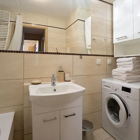 Gaj Comfort With Balcony & Ac Properunit *