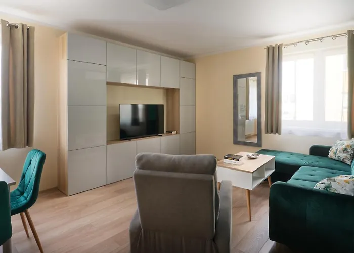 아파트 Gaj Comfort With Balcony & Ac Properunit *