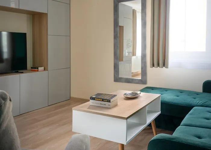 아파트 Gaj Comfort With Balcony & Ac Properunit *